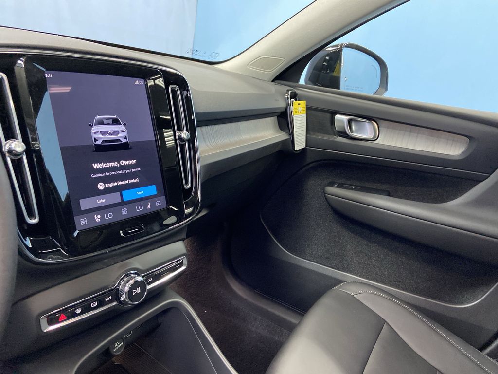 2026 Volvo XC40 Core - Photo 13