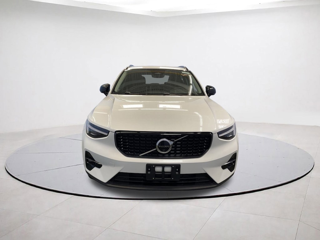 New 2026 Volvo XC40 B5 Plus SUV