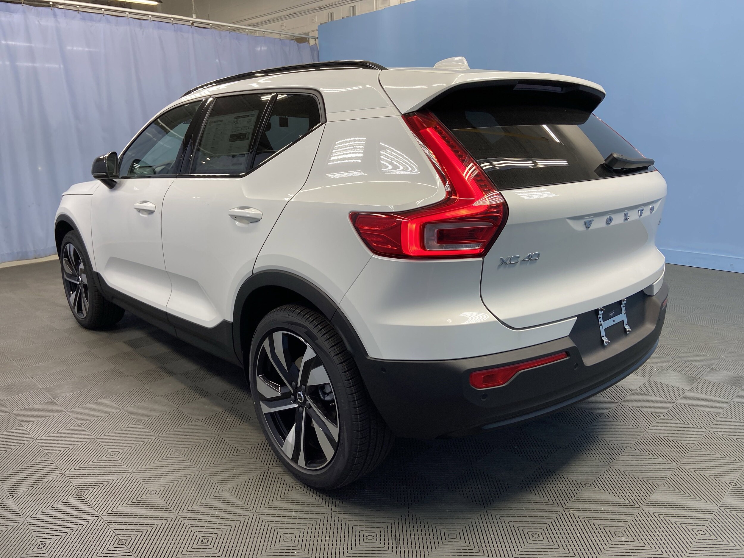 2026 Volvo XC40 photo 4