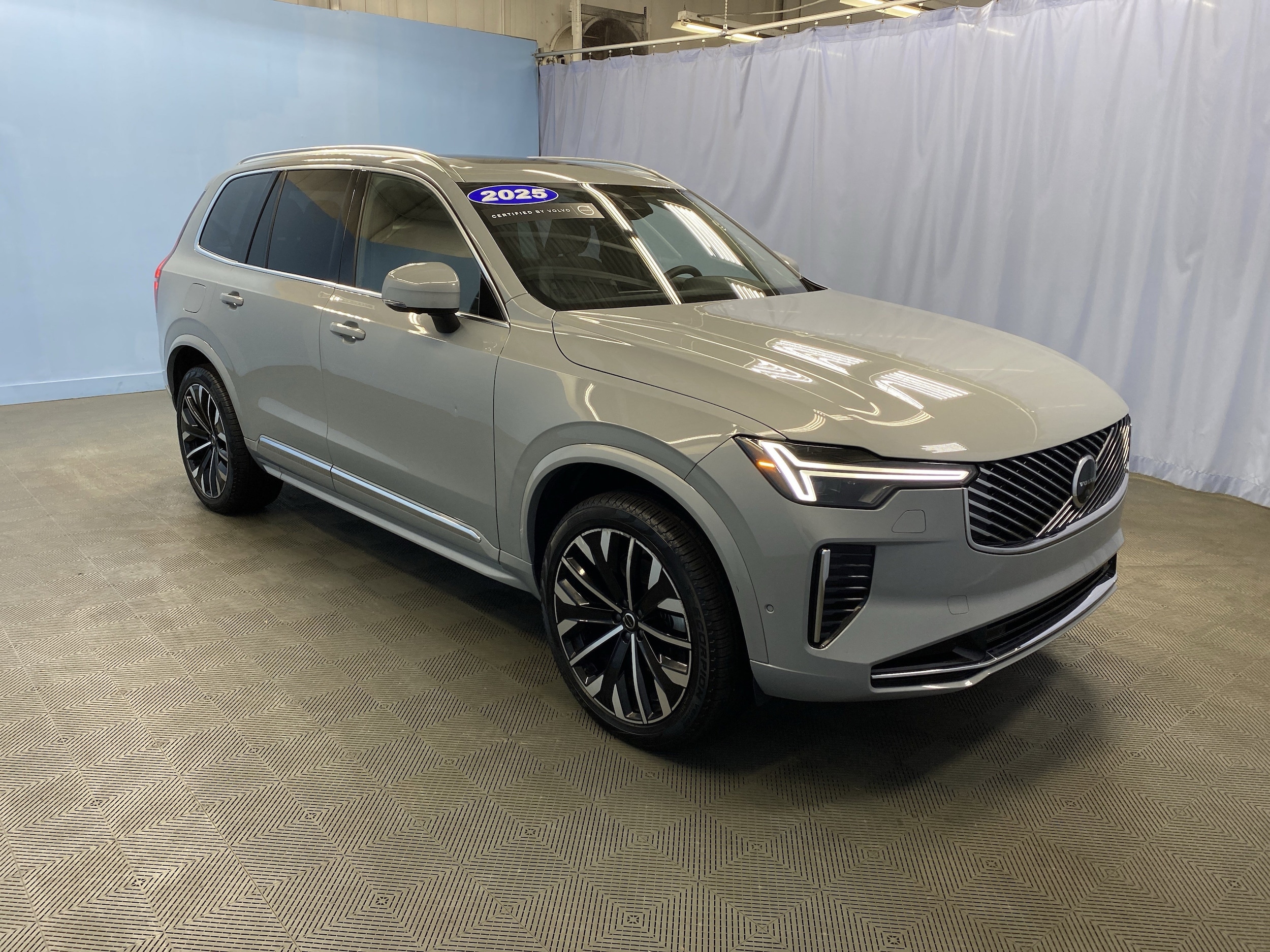 2025 Volvo XC90 Plus's photo