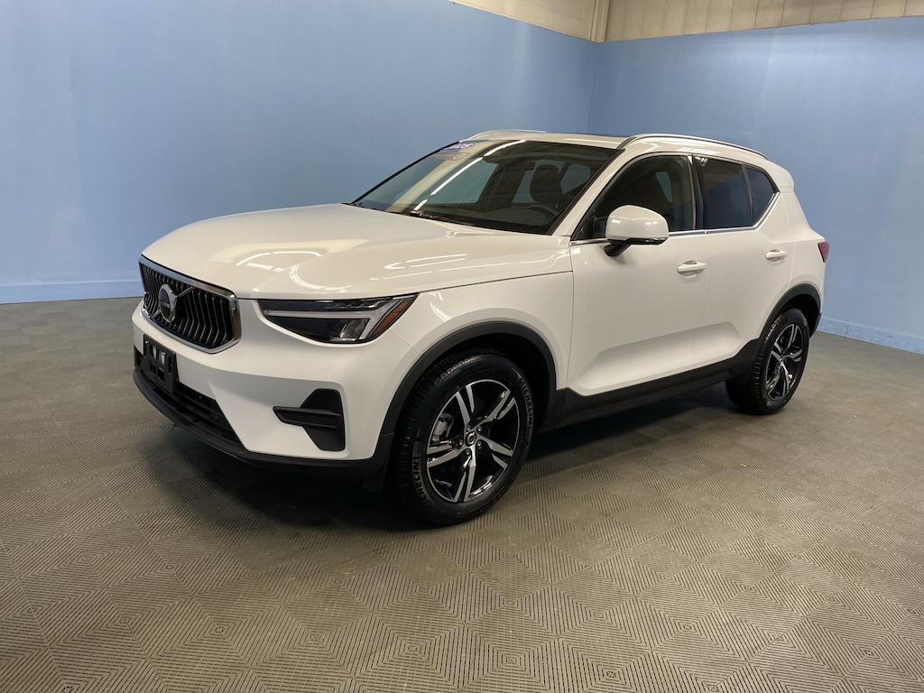 Used 2025 Volvo XC40 Core Bright Theme SUV