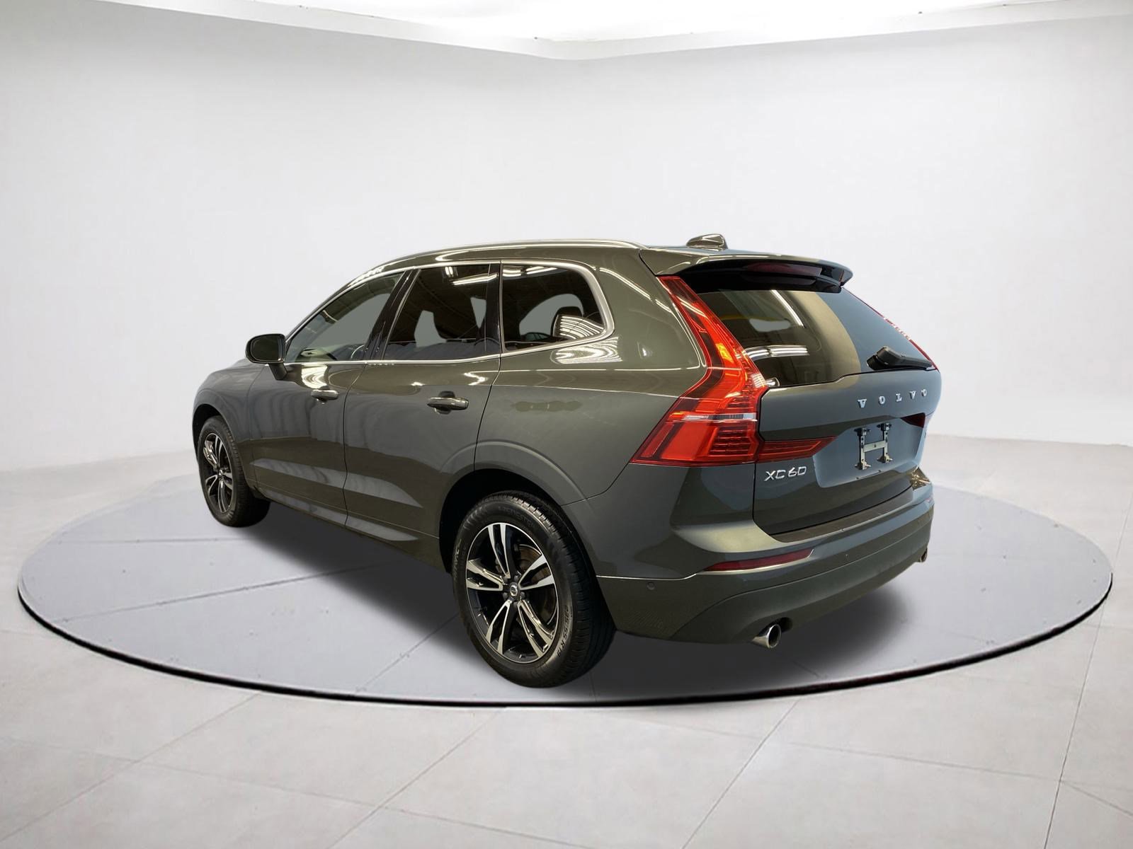 2019 Volvo XC60 Momentum photo 4