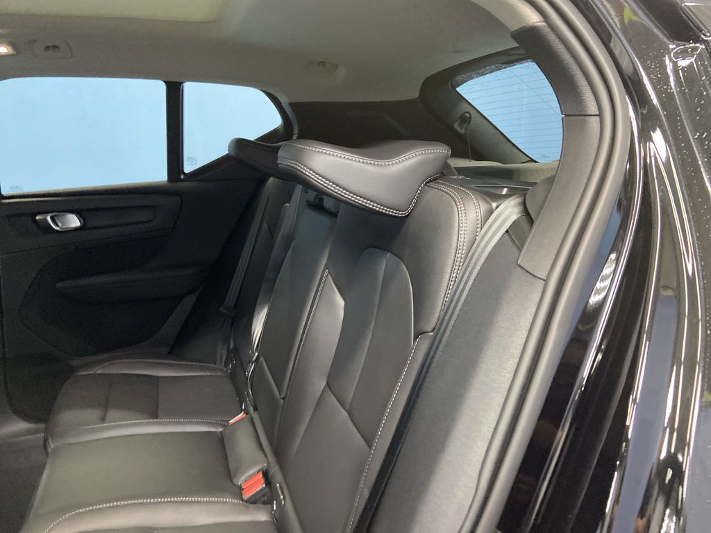 2026 Volvo XC40 Plus - Photo 15