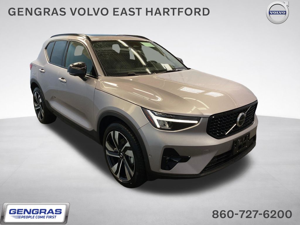 2026 Volvo XC40 SUV 