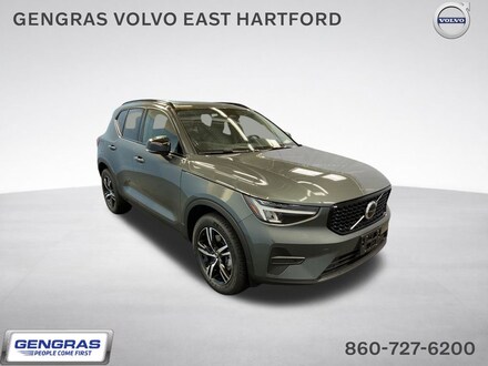 2026 Volvo XC40 B5 Core SUV
