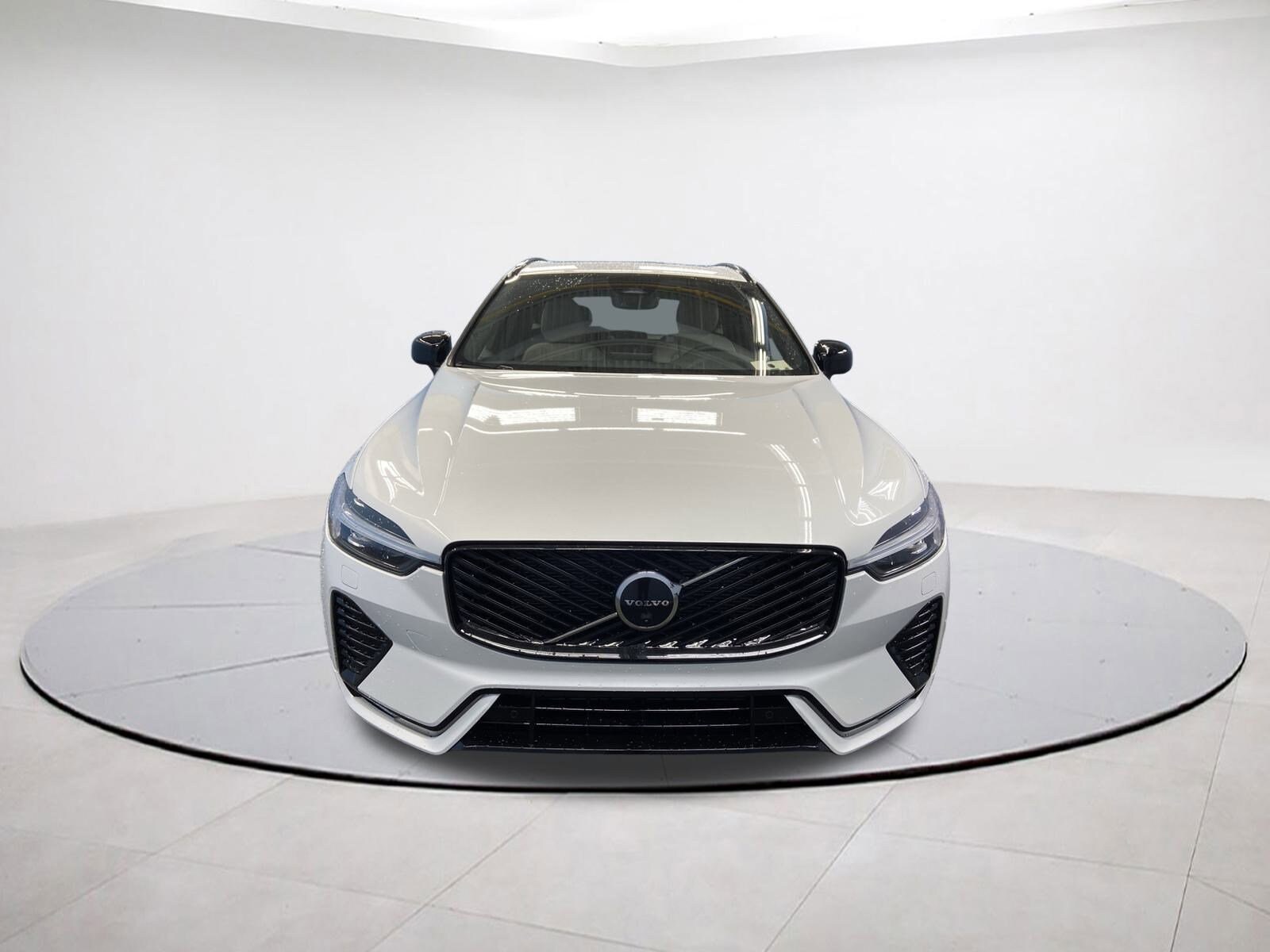 2026 Volvo XC60 B5 Plus photo 2