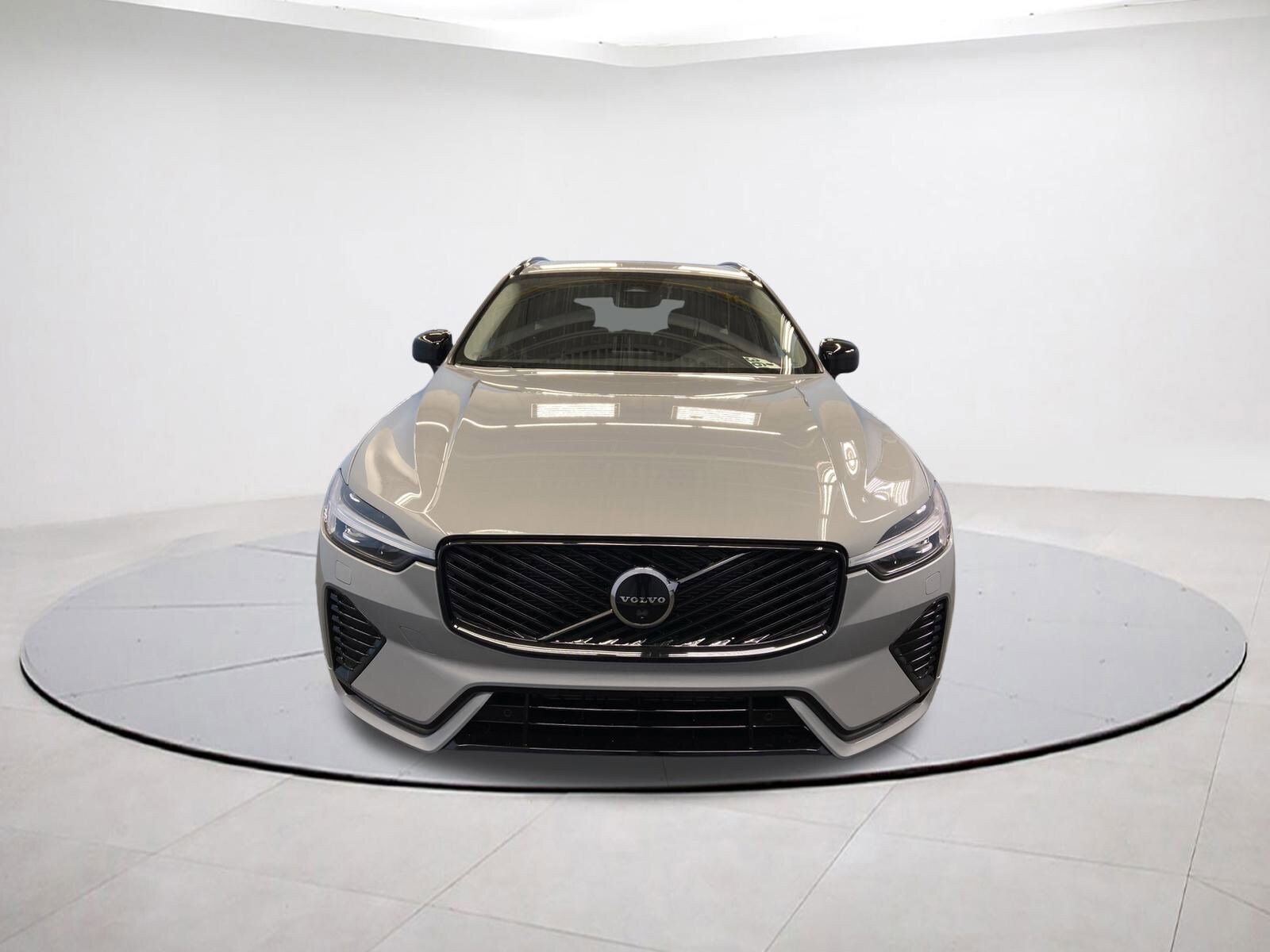 2026 Volvo XC60 B5 Plus photo 2