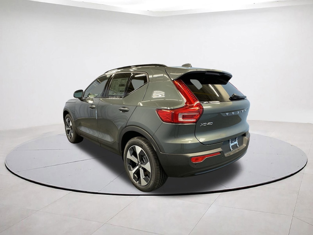 New 2026 Volvo XC40 B5 Core SUV