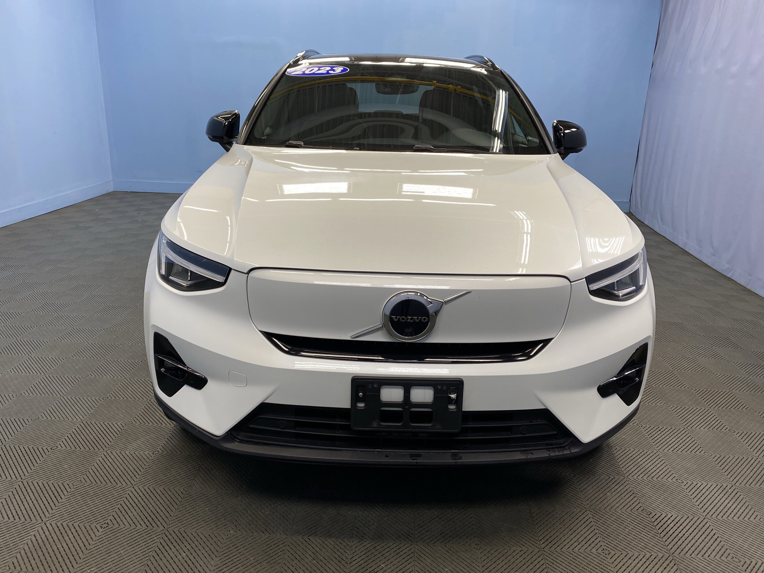2023 Volvo XC40 Recharge Plus photo 2