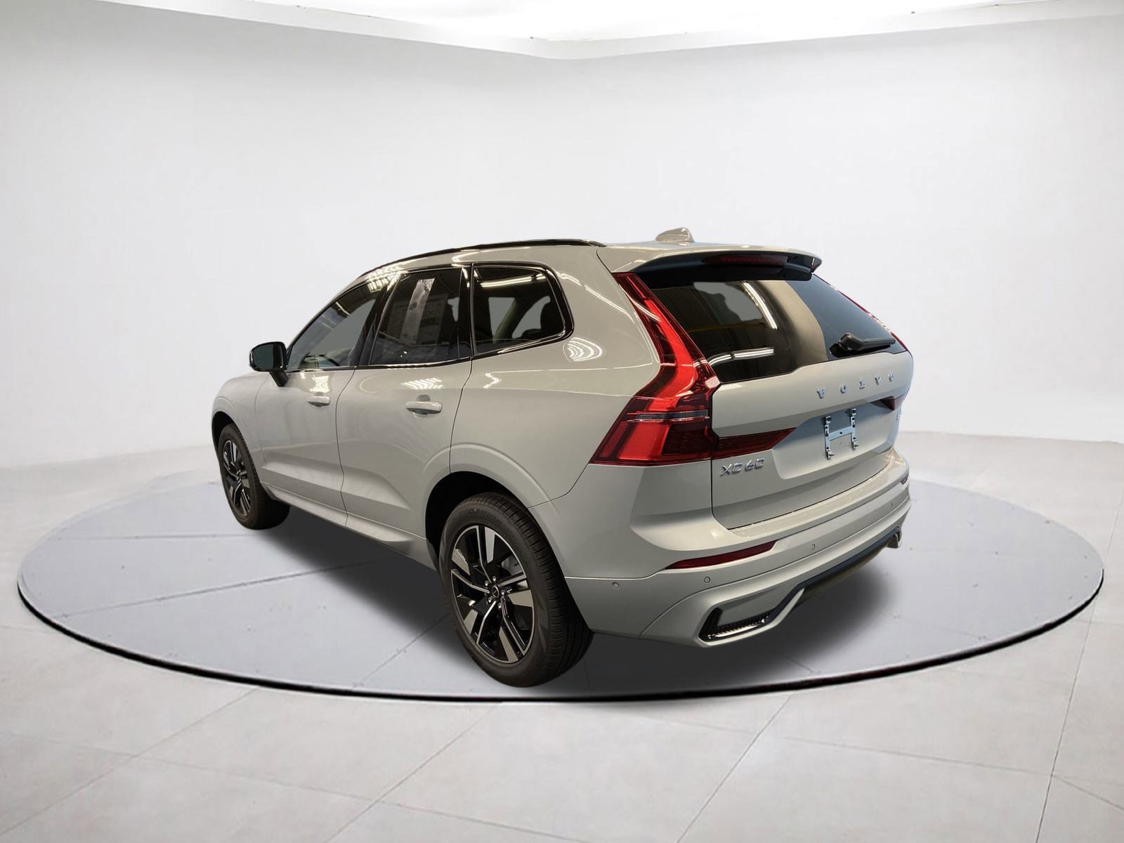 2026 Volvo XC60 B5 Plus photo 4