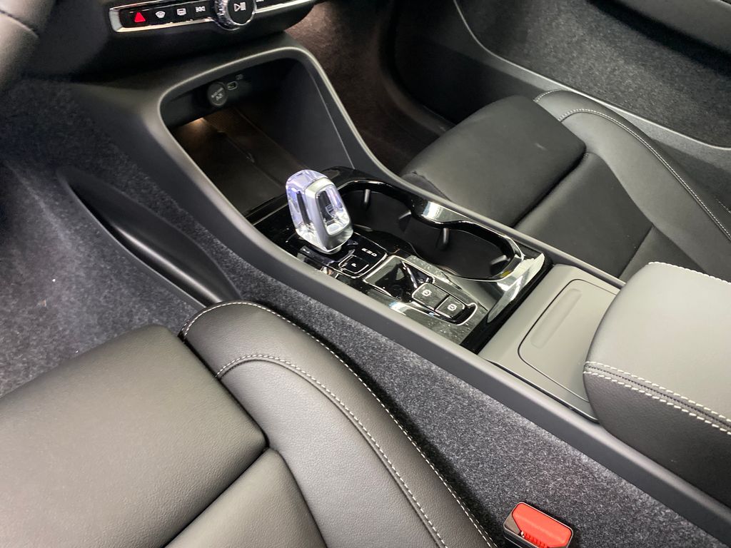 2026 Volvo XC40 Plus - Photo 12