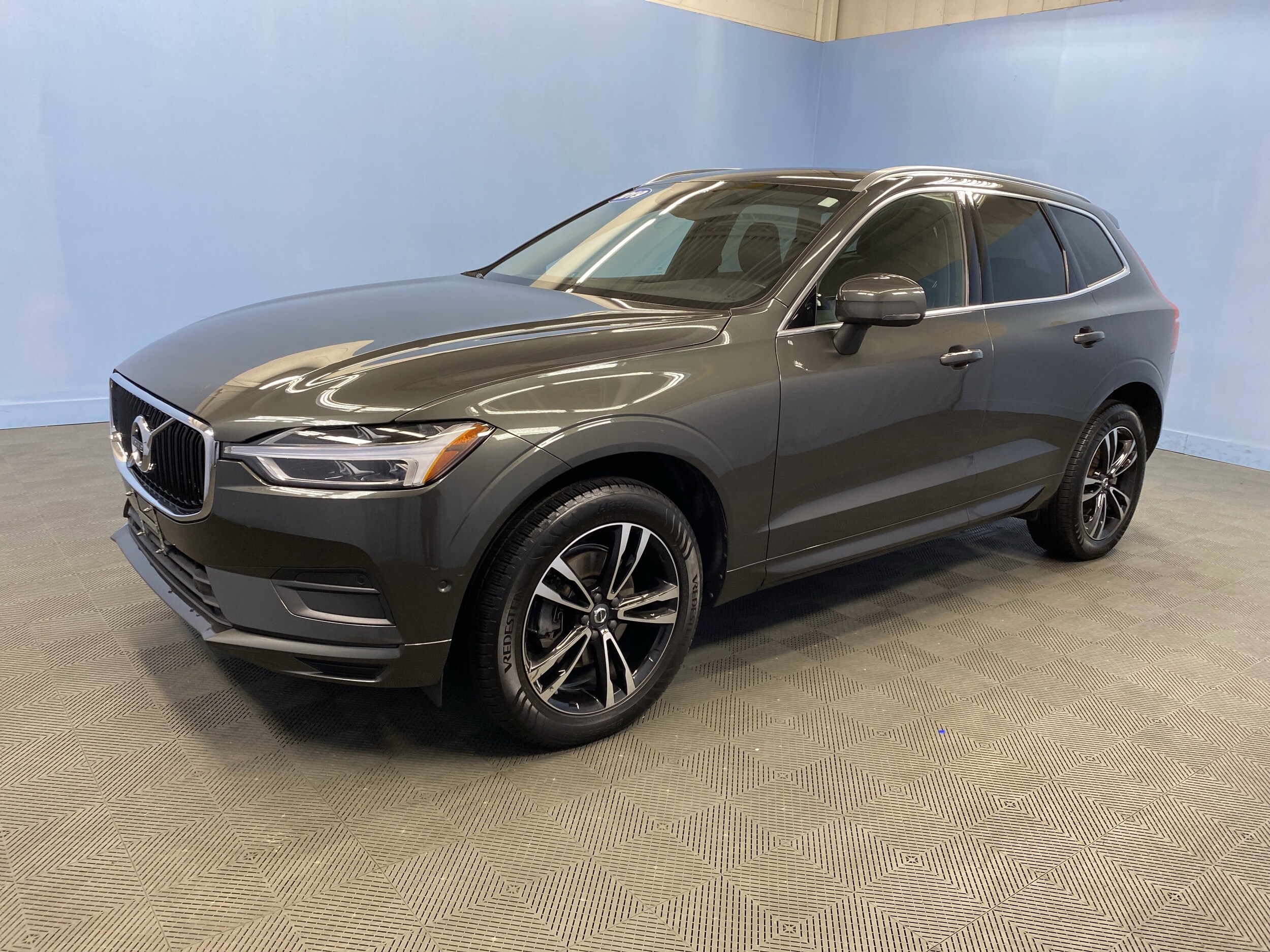 2019 Volvo XC60 Momentum photo 3