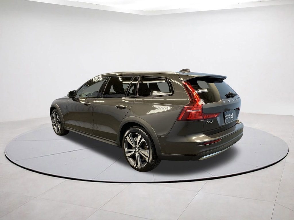 Used 2025 Volvo V60 Cross Country Plus Wagon