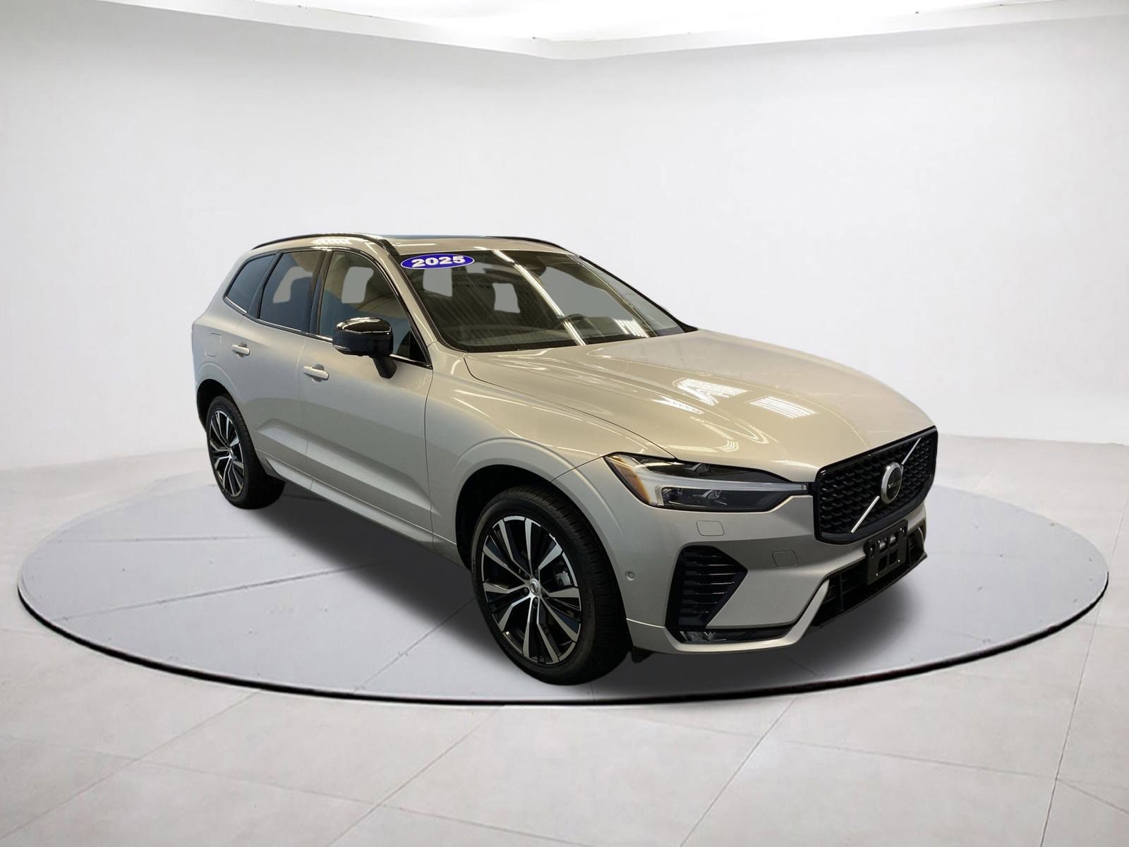 2025 Volvo XC60 Plus's photo