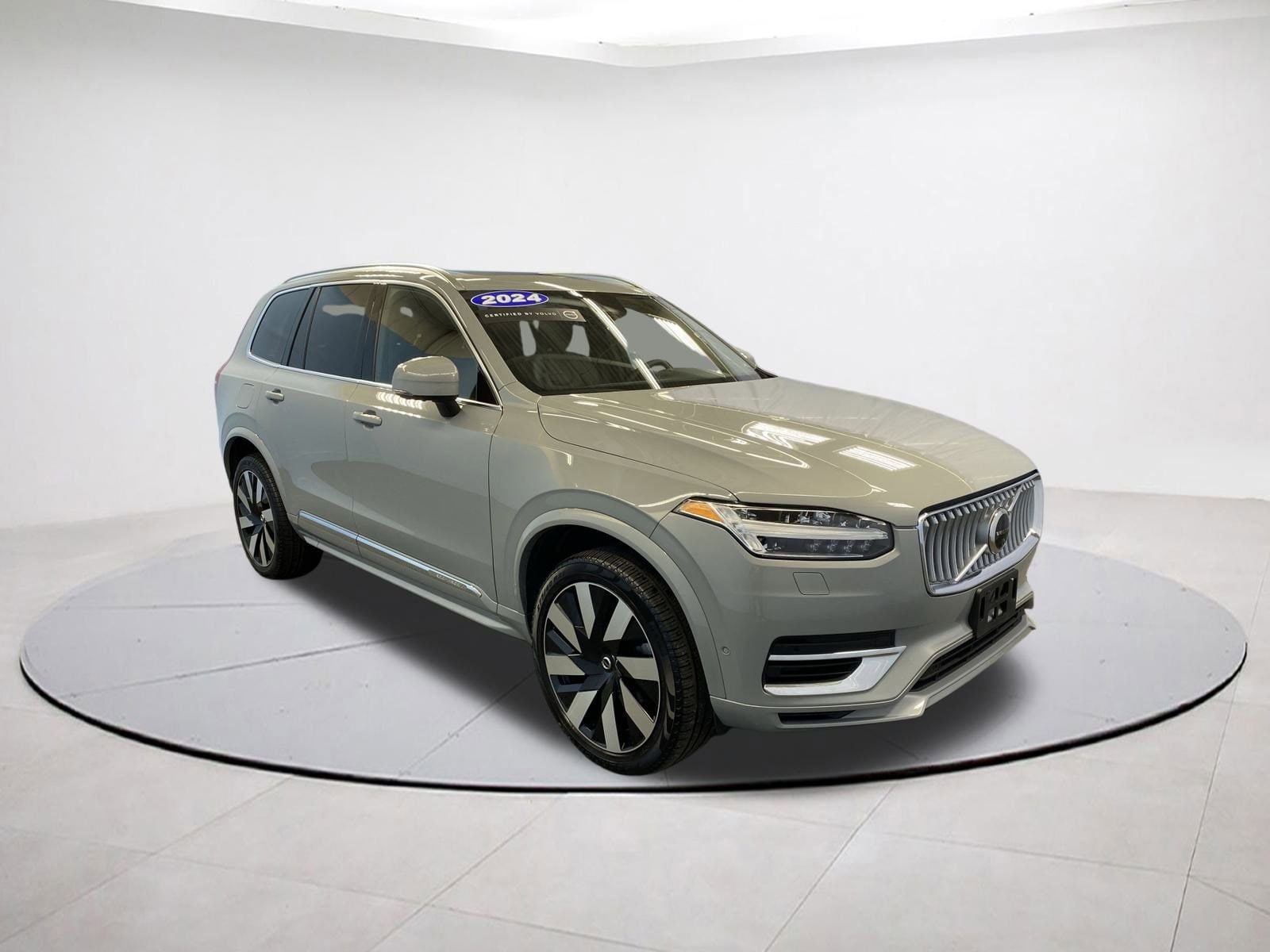 2024 Volvo XC90 Plus's photo