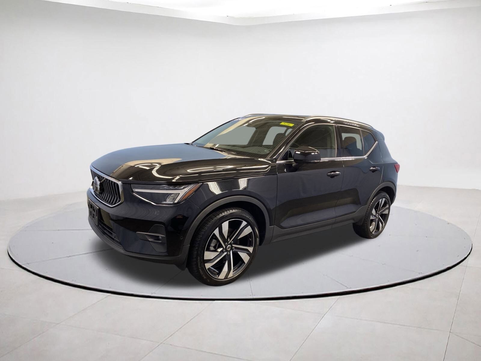 2024 Volvo XC40 Plus photo 3