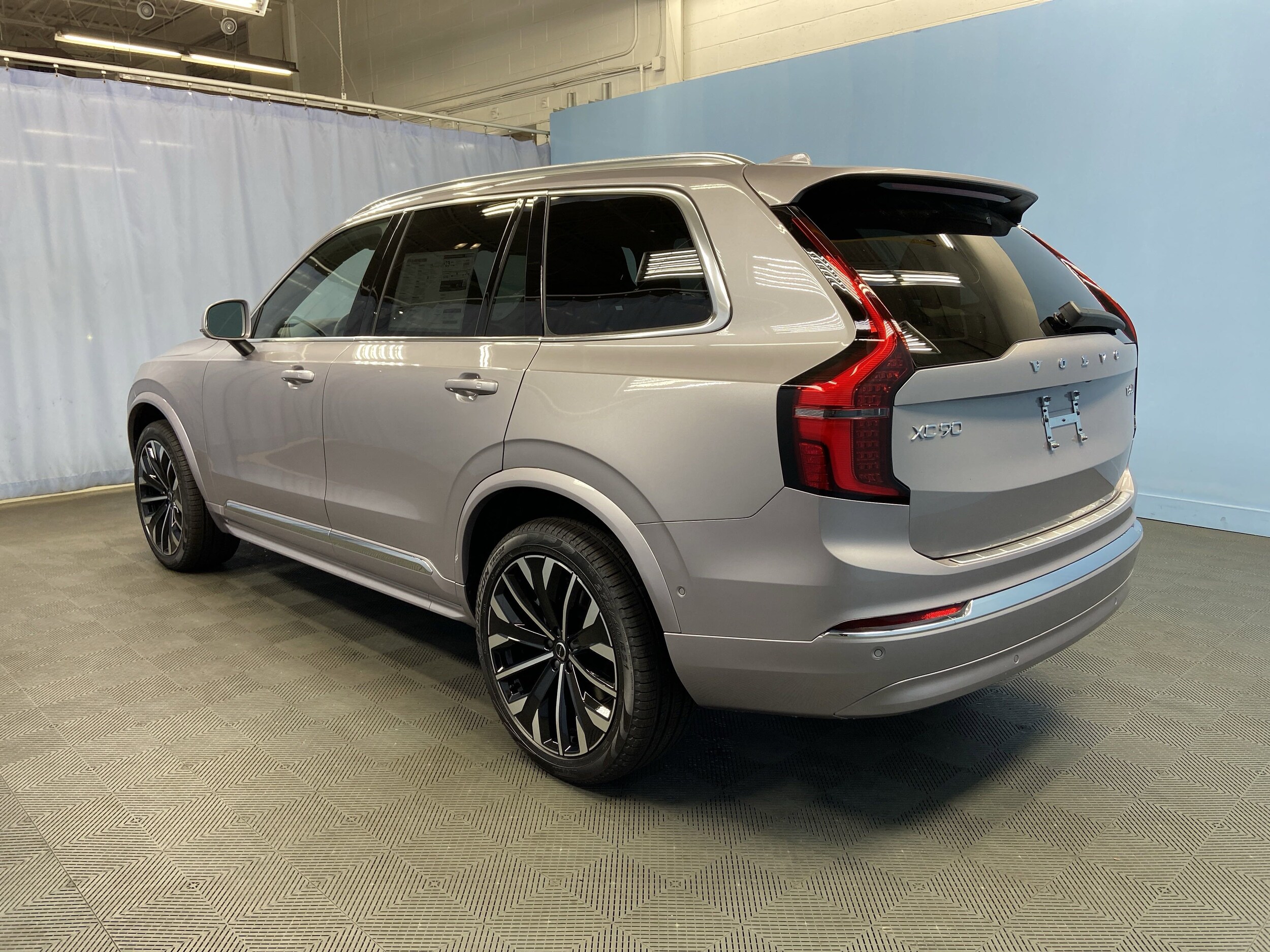2026 Volvo XC90 Plus photo 4