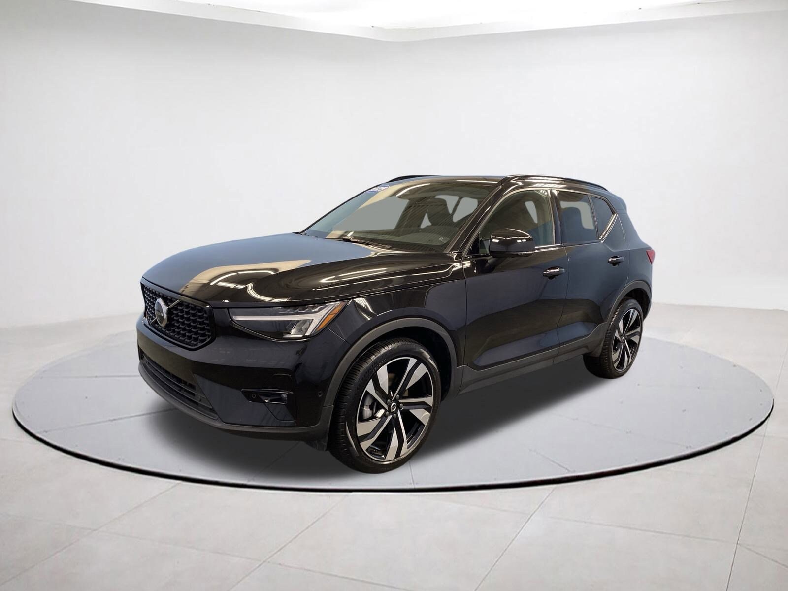 2025 Volvo XC40 Plus photo 3