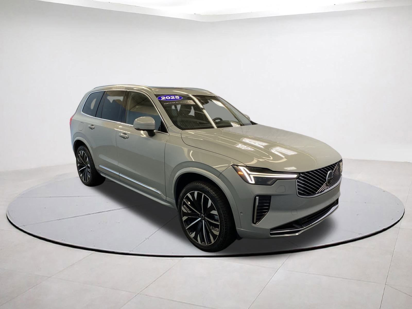 2025 Volvo XC90 Plus's photo
