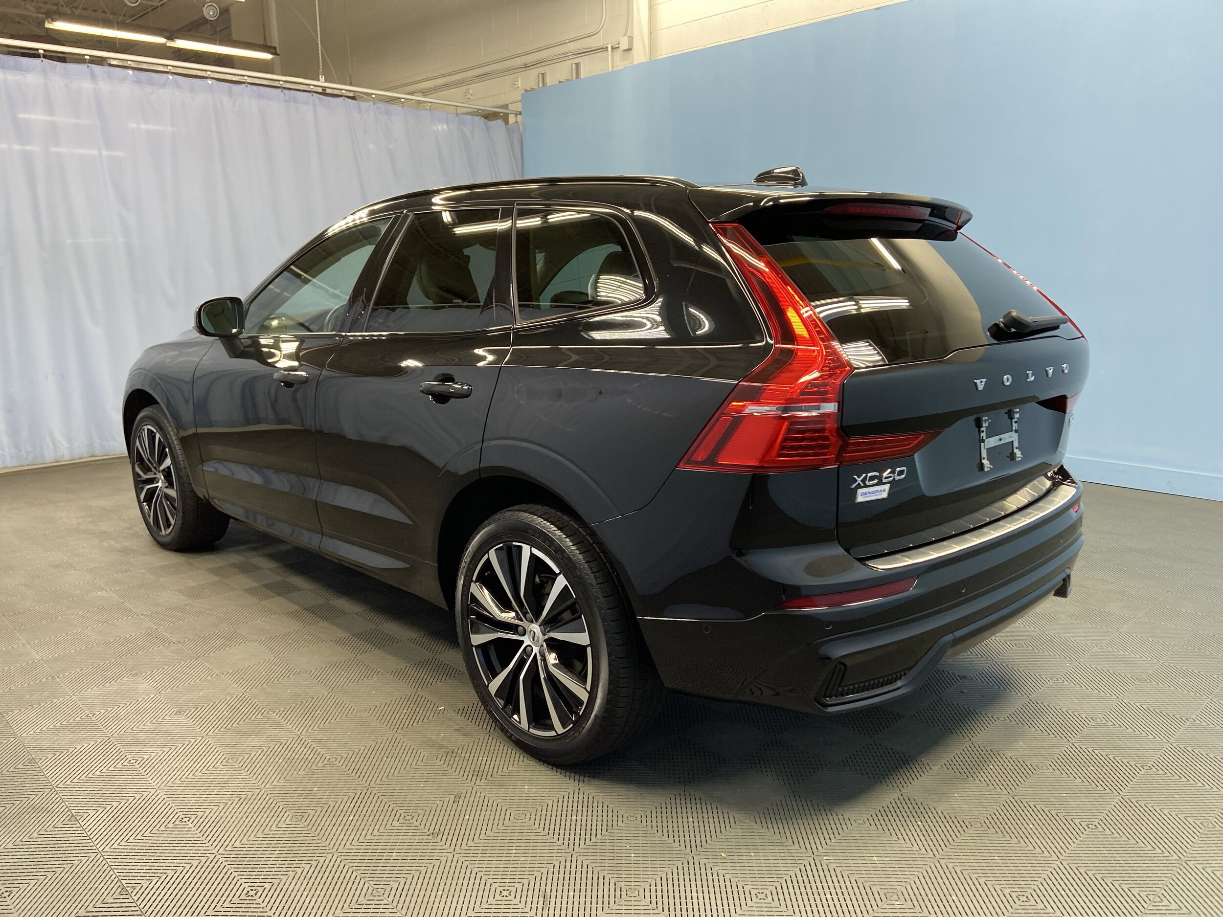 2023 Volvo XC60 Plus photo 4