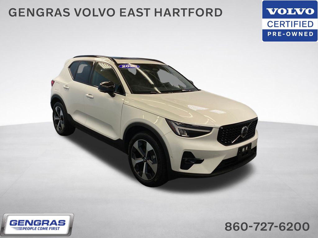 2025 Volvo XC40