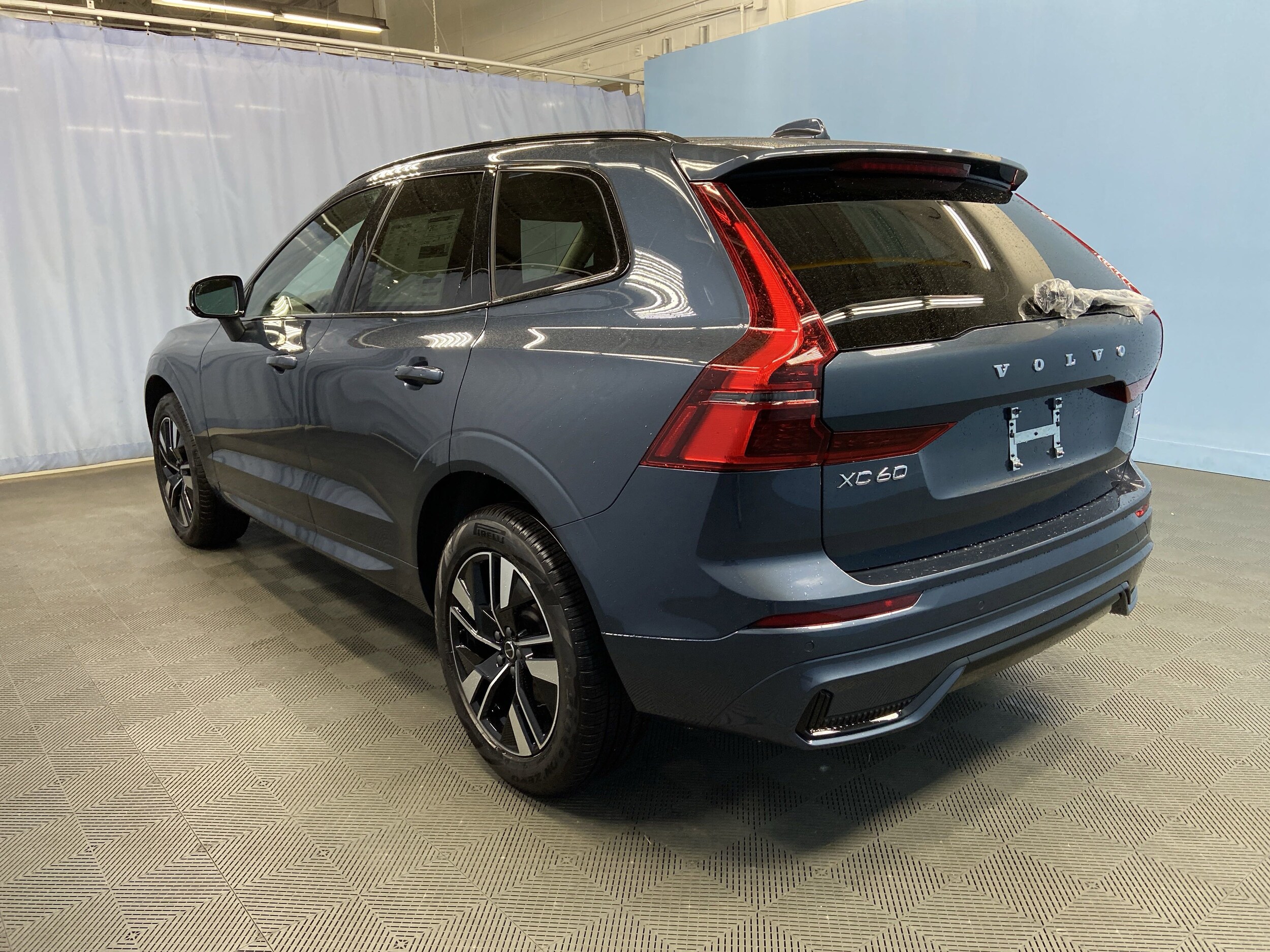 2026 Volvo XC60 B5 Core photo 4