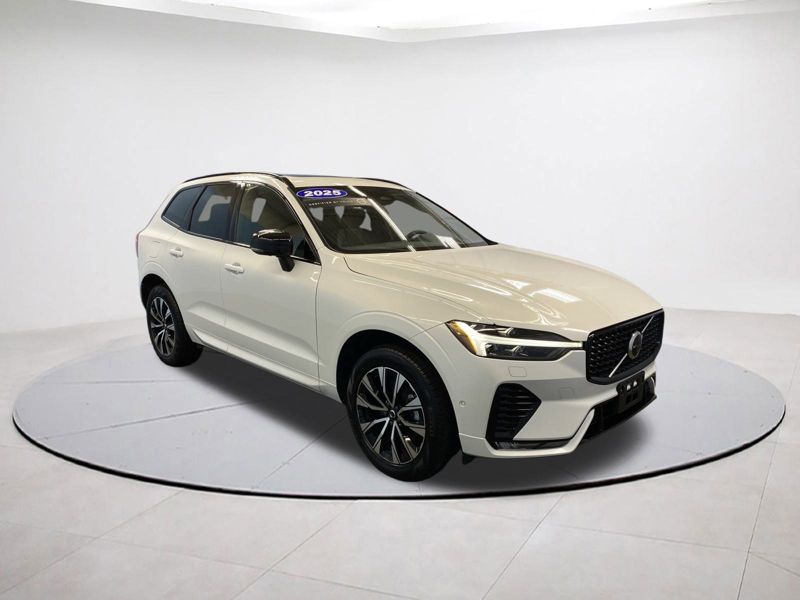 2025 Volvo XC60 Plus's photo
