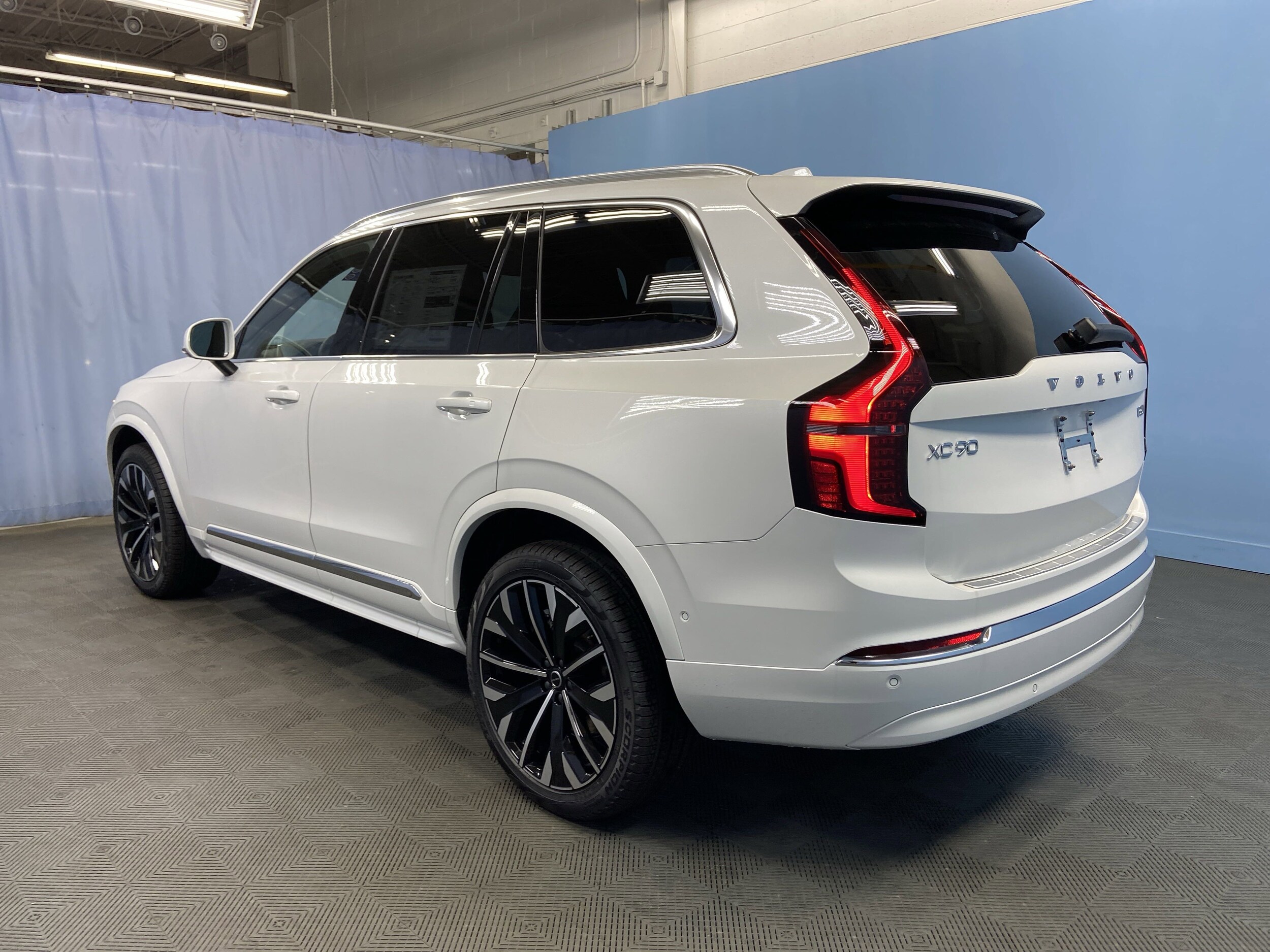 2026 Volvo XC90 Plus photo 4