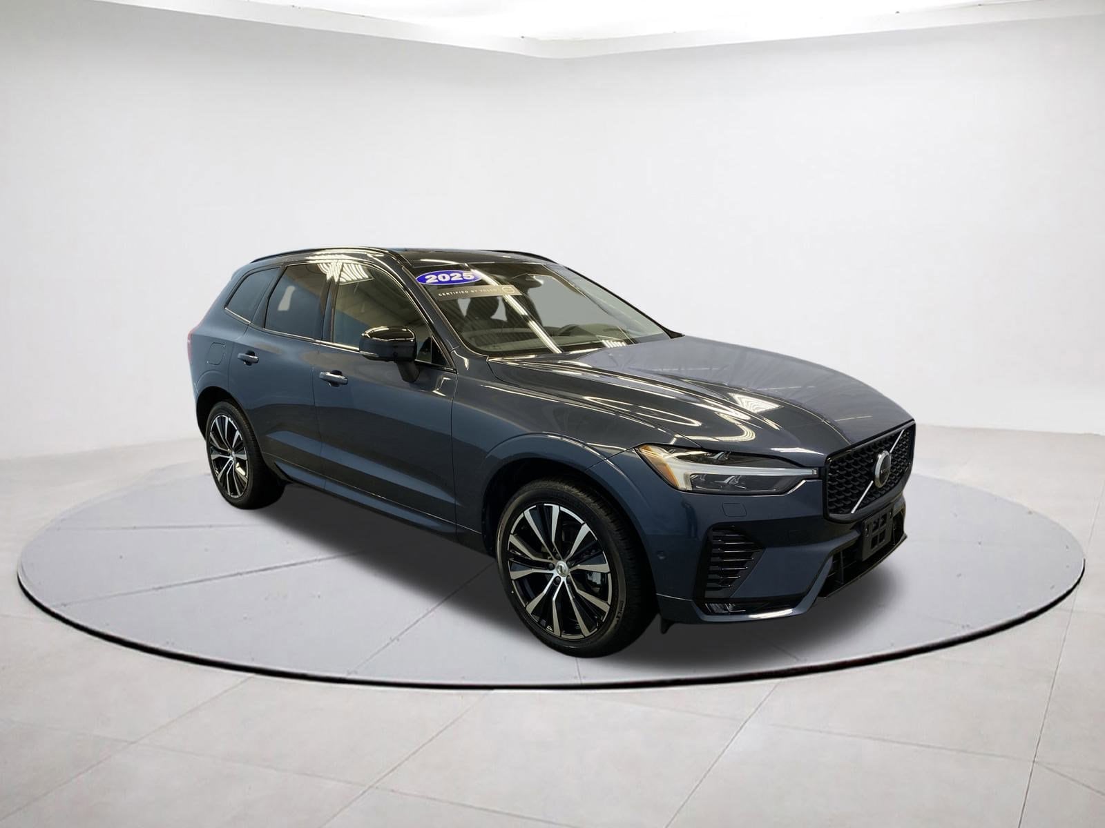 2025 Volvo XC60 Plus's photo