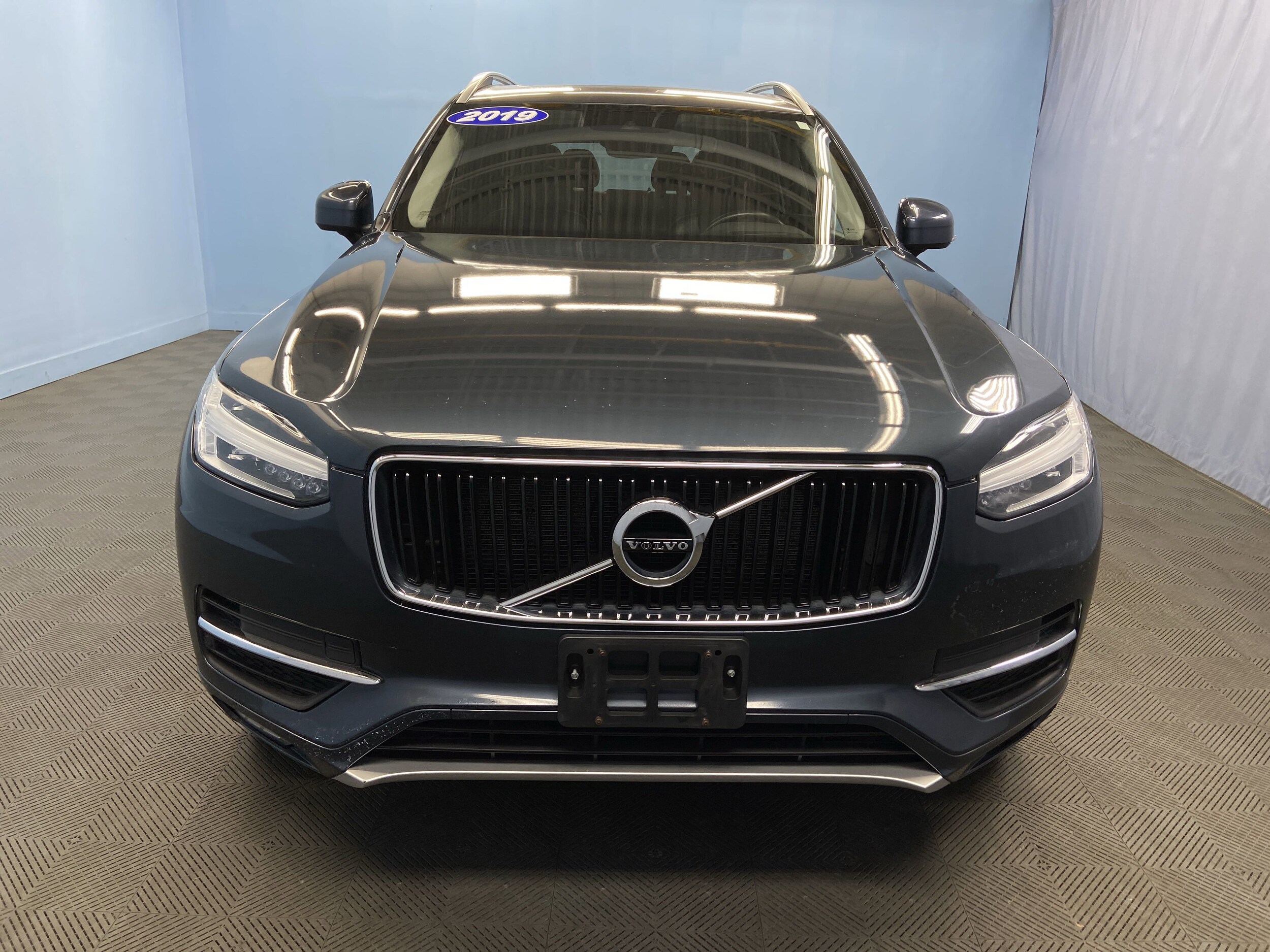 2019 Volvo XC90 T5 Momentum photo 2
