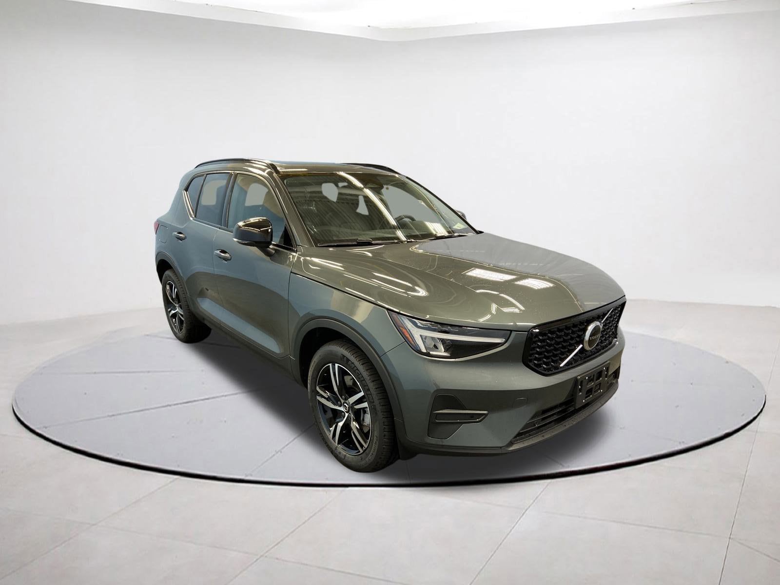 2026 Volvo XC40 Core's photo