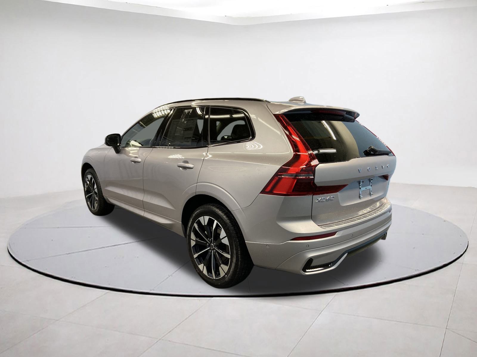 2026 Volvo XC60 B5 Plus photo 4