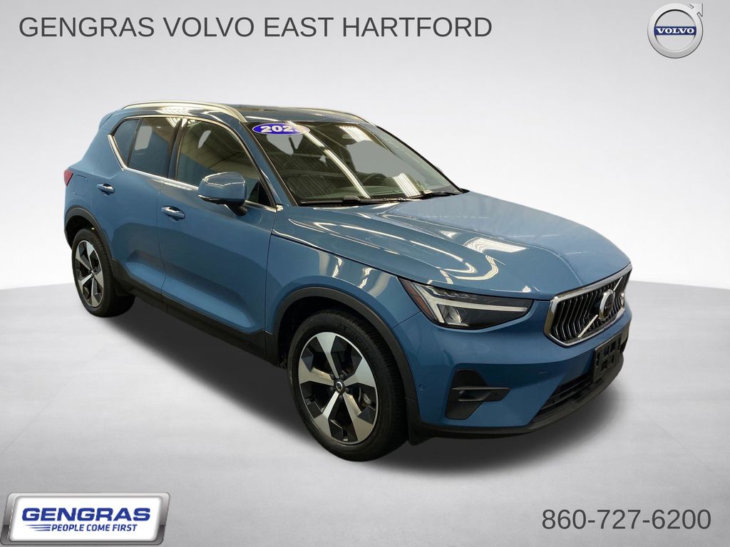 2023 Volvo XC40 SUV 