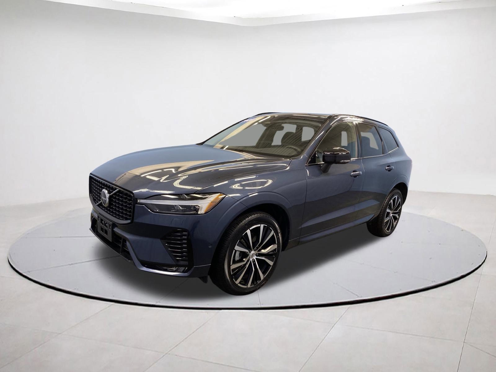 2025 Volvo XC60 Plus photo 3
