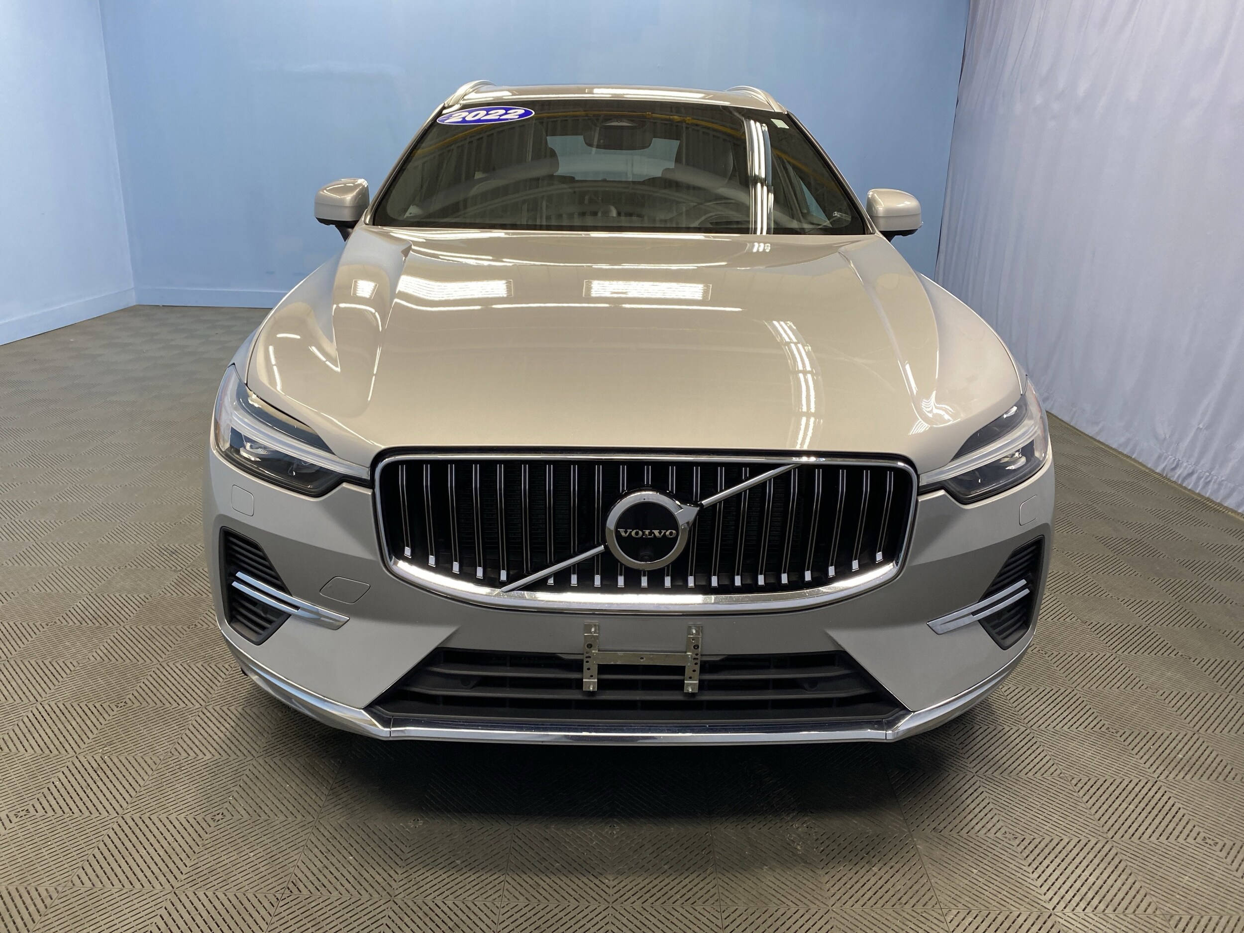 2022 Volvo XC60 Recharge Hybrid Inscription photo 2