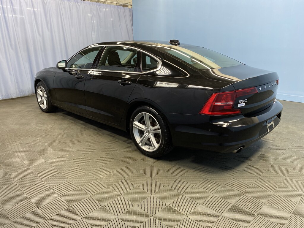 Used 2018 Volvo S90 Momentum Sedan