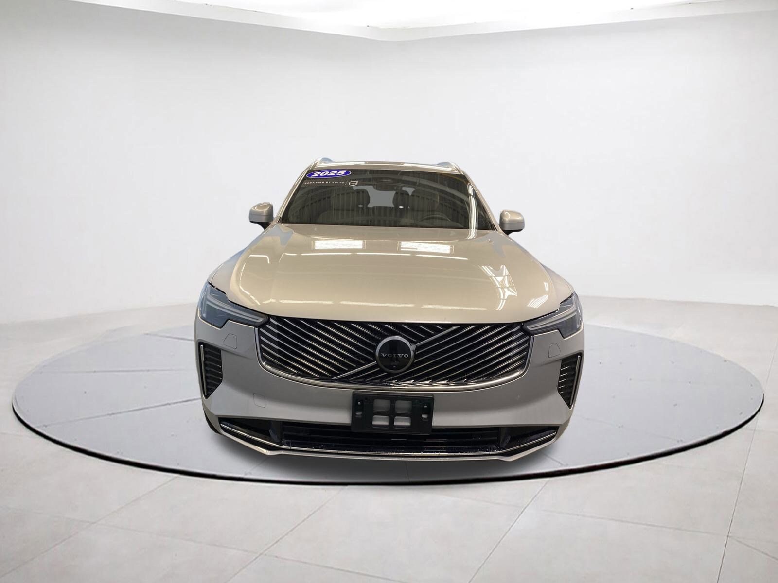 2025 Volvo XC90 Plus photo 2