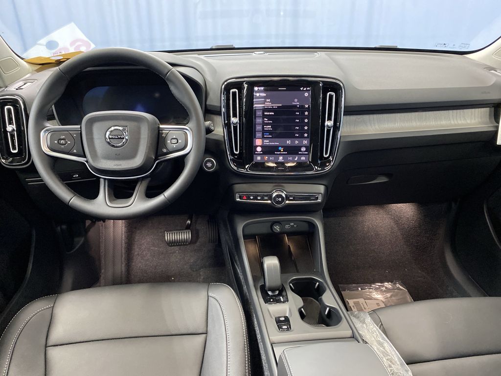 2026 Volvo XC40 Core - Photo 18