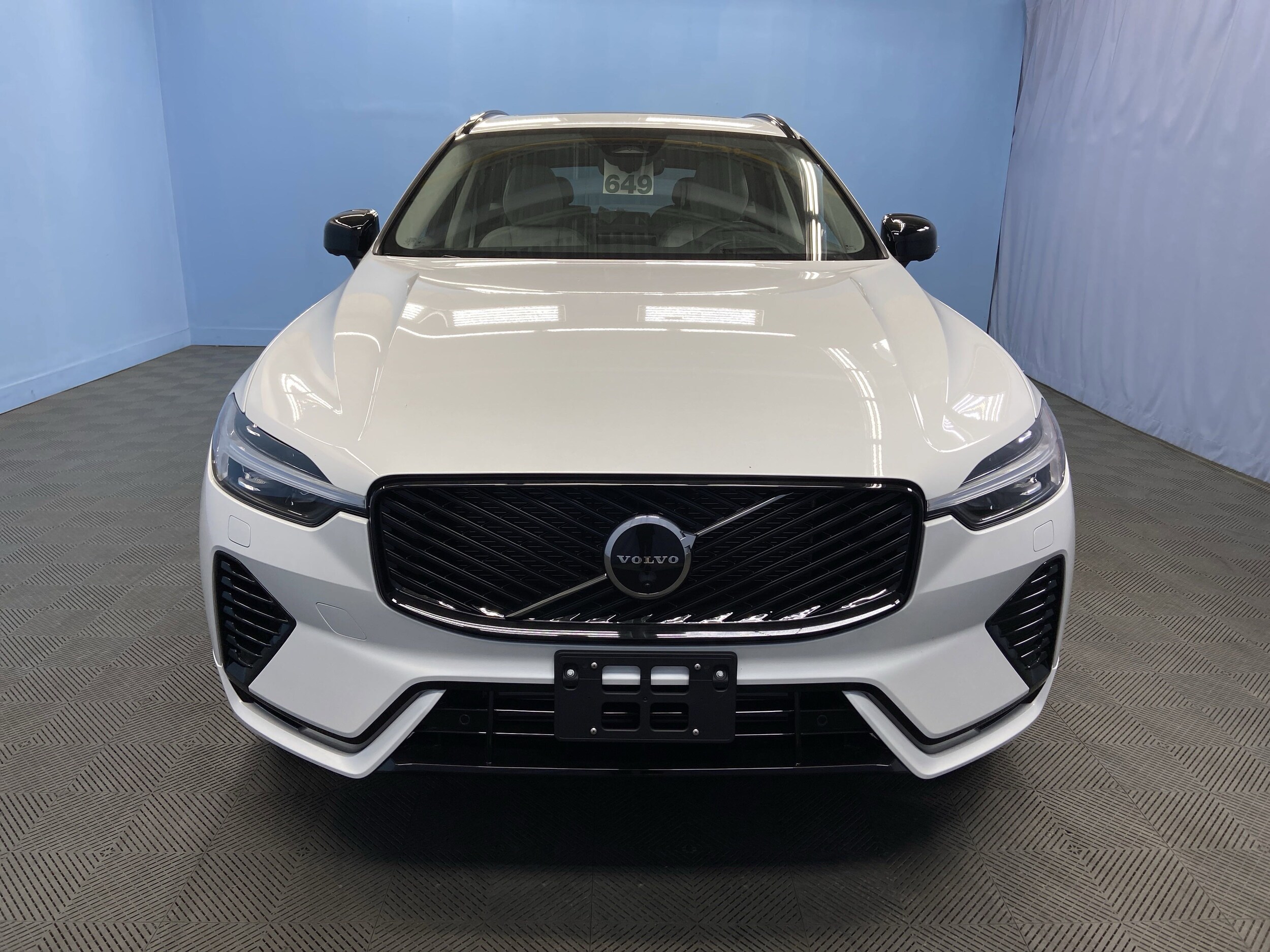 2026 Volvo XC60 Hybrid T8 photo 2
