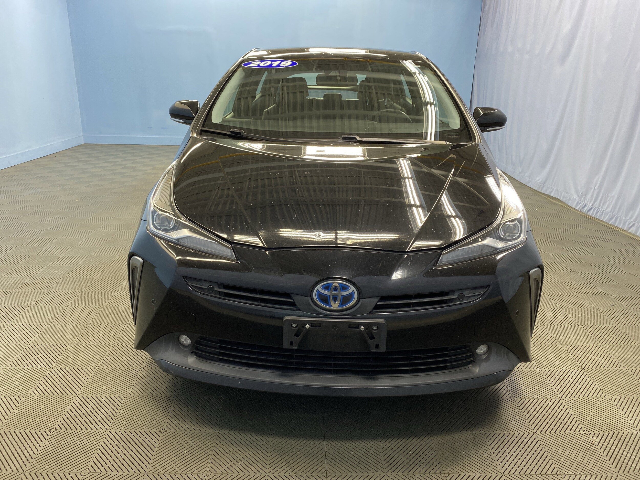 2019 Toyota Prius XLE photo 2