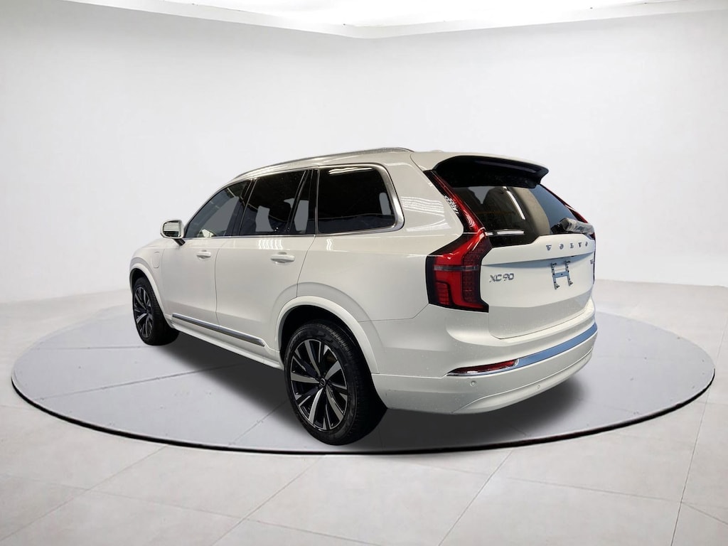 Certified 2025 Volvo XC90 plug-in hybrid T8 (2025.5) Core 7-Seater SUV