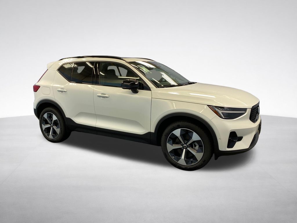 2026 Volvo XC40 Plus - Photo 8