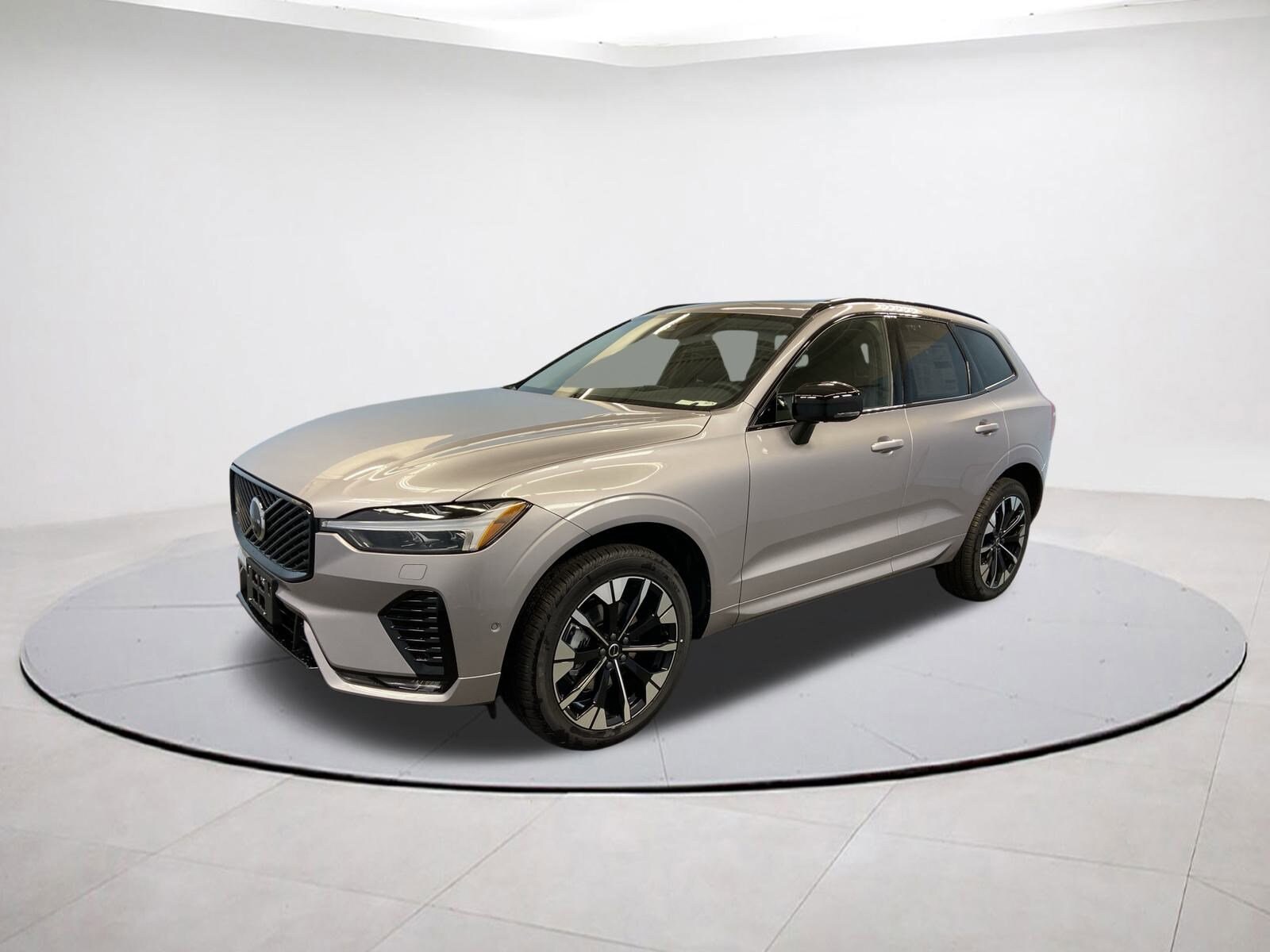 2026 Volvo XC60 B5 Plus photo 3