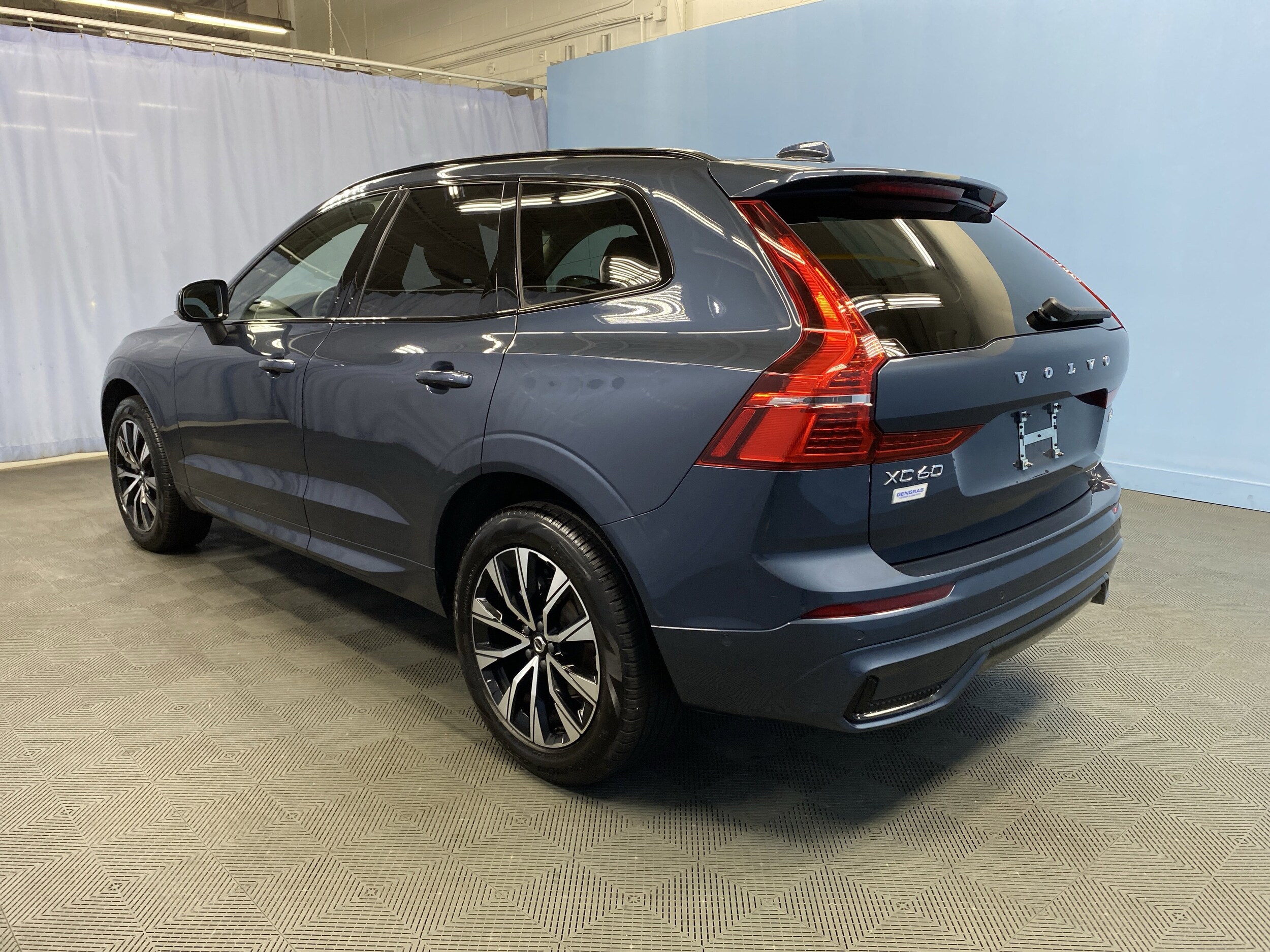 2025 Volvo XC60 Plus photo 4
