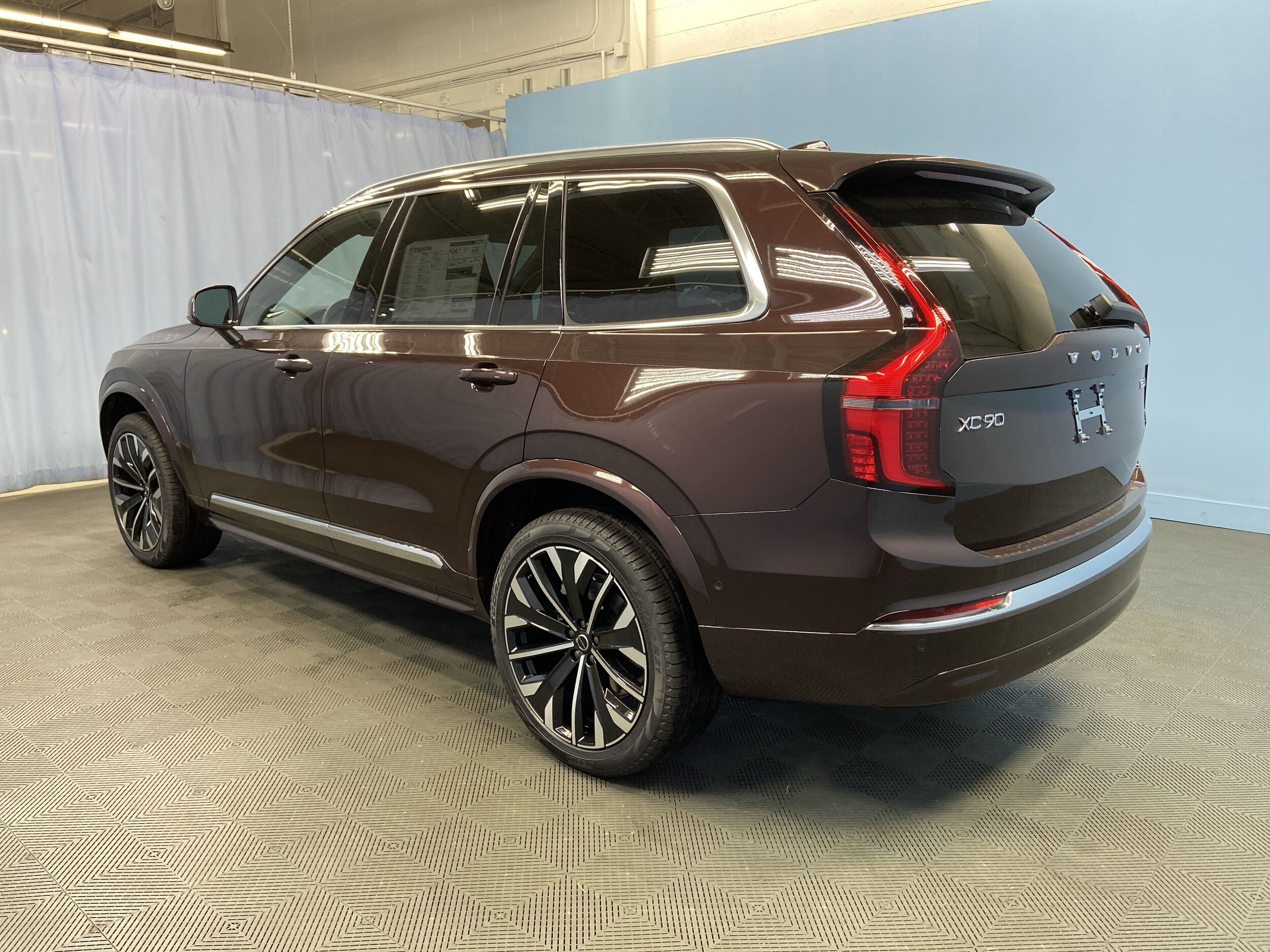 2026 Volvo XC90 B5 Plus photo 4