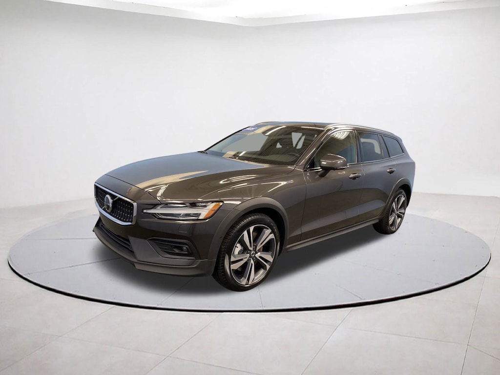 Used 2025 Volvo V60 Cross Country Plus Wagon