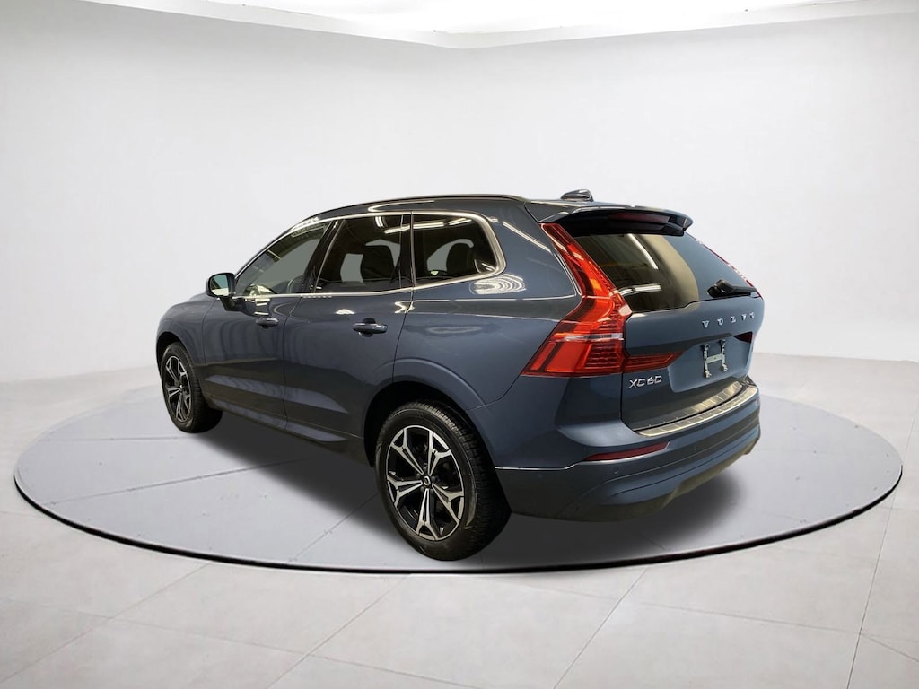 Used 2022 Volvo XC60 Momentum SUV