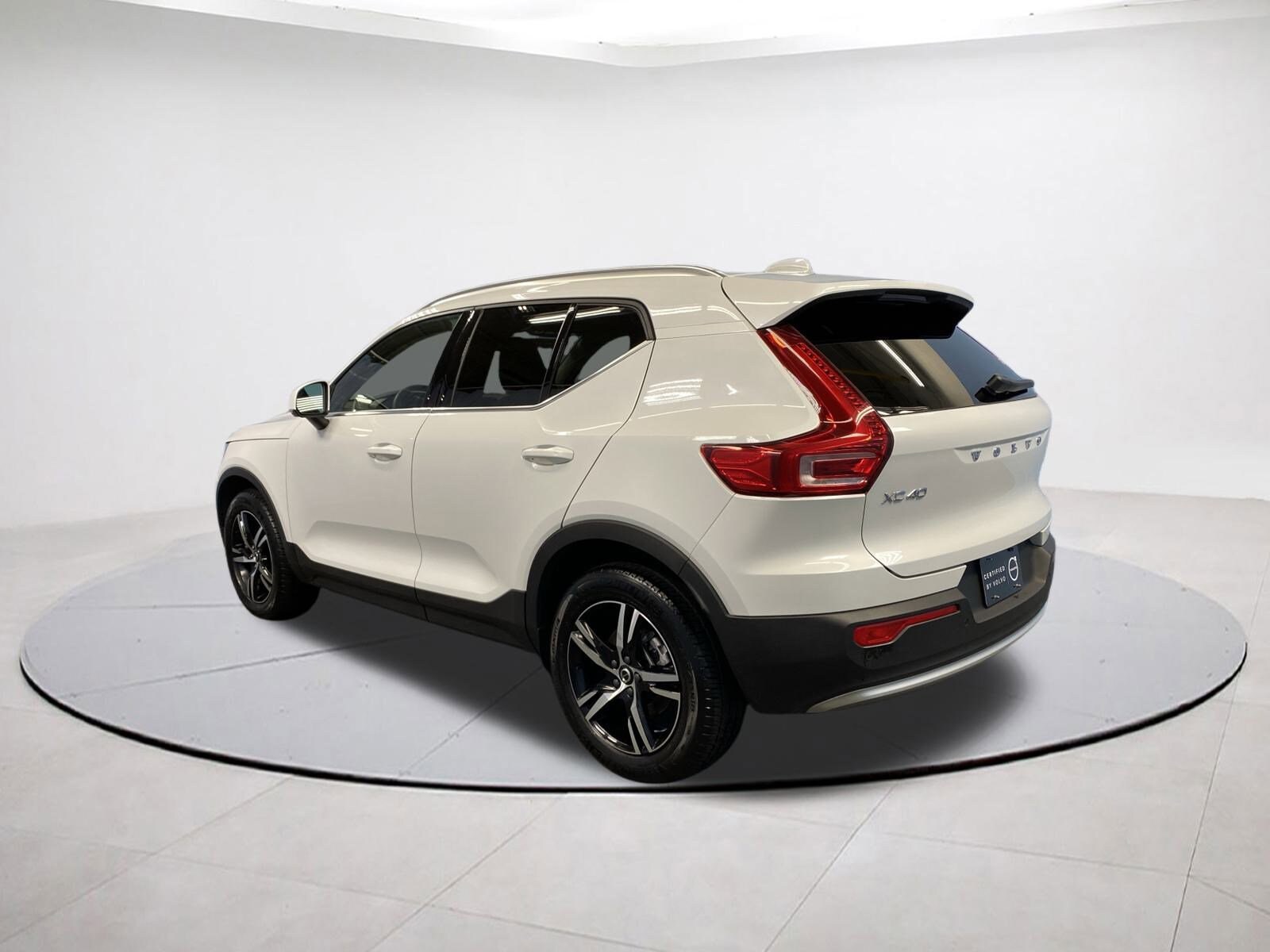 2025 Volvo XC40 Core photo 4