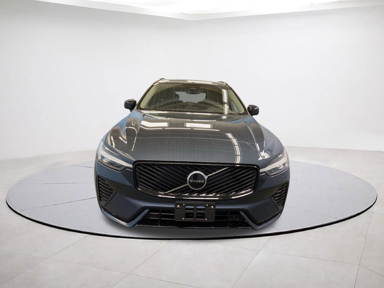 2026 Volvo XC60 B5 Core photo 2