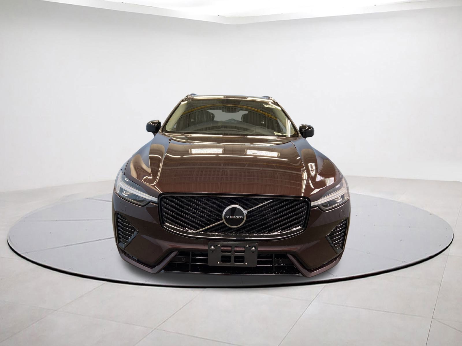 2026 Volvo XC60 B5 Core photo 2